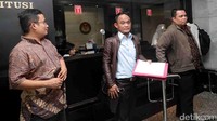 Mereka berharap majelis hakim MK dapat memutuskan dengan adil demi pemberantasan korupsi dapat optimal. 