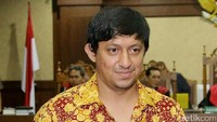 Akibat perbuatannya, Fahd didakwa melanggar Pasal 12 huruf b juncto Pasal 18 atau Pasal 11 juncto Pasal 18 UU nomor 20/2001 tentang Pemberantasan Tindak Pidana Korupsi juncto Pasal 55 ayat 1 kesatu KUHP dan Pasal 65 KUHP.