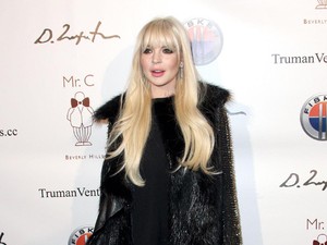 Duh! Lindsay Lohan Digigit Ular saat Berlibur ke Thailand