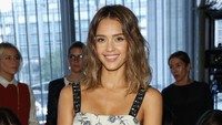Aktris sekaligus pengusaha, Jessica Alba pernah bergelut dengan berbagai macam penyakit. Selama masa kanak-kanak, ia pernah sakit paru-paru, pneumonia, dan juga asma. Meski demikian, ia mampu melalui masa itu dan sukses di dunia hiburan. Foto: Getty Images