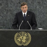 Presiden Slovenia Borut Pahor. Pria 53 tahun ini menjadi presiden ke-4 Slovenia sejak 2012. Pahor memiliki mata abu-abu kehijauan yang membuat penampilannya menawan. Foto: Getty Images