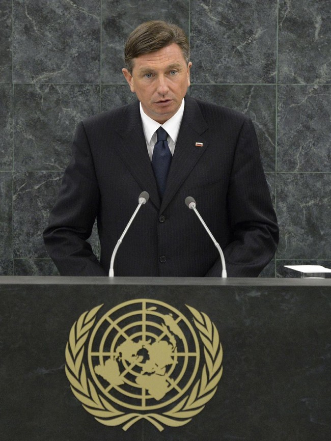 Presiden Slovenia Borut Pahor. Pria 53 tahun ini menjadi presiden ke-4 Slovenia sejak 2012. Pahor memiliki mata abu-abu kehijauan yang membuat penampilannya menawan. Foto: Getty Images