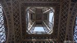 Foto: Leyeh-leyeh di Kaki Eiffel