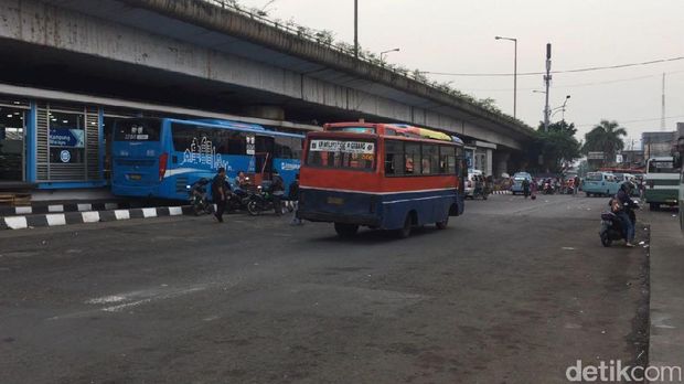 Kondisi Terminal Kampung Melayu usai terjadi cekcok petugas Sudinhub Jaktim dengan sopir angkot
