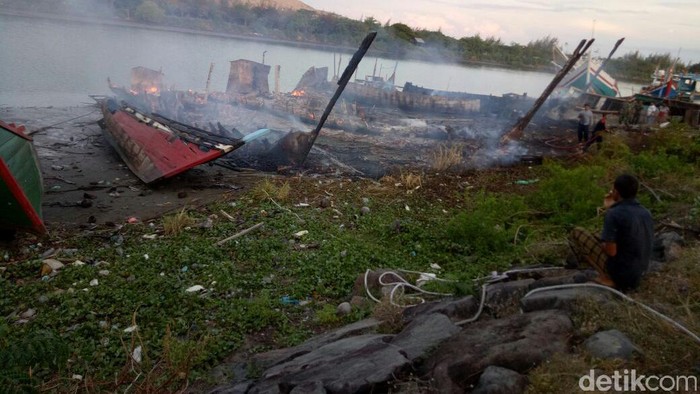 4 Kapal Nelayan di Banda Aceh Ludes Terbakar