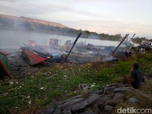 4 Kapal Nelayan di Banda Aceh Ludes Terbakar