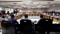 Rapat ini digelar untuk membahas sisa isu krusial RUU Pemilu yang belum juga diputuskan hasilnya.