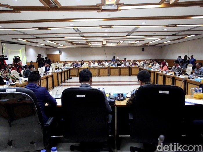 Lobi Pembahasan Isu RUU Pemilu Sempat Alot hingga Gebrak Meja
