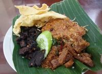 Nasi pecel dengan tambahan paru.
