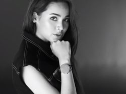 Miranda Kerr Jadi Duta Smartwatch Mewah