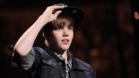 Namanya mulai melejit berkat single ‘Baby’. Foto: Getty Images