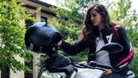 Rider cantik dari Turki lainnya adalah Gozde Erbil. Otolovers bisa melihat akunnya @gzdeerbil. Dia juga menyukai moge Yamaha. Istimewa/Instagram.
