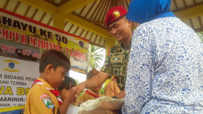 HUT Emas Puslatpur Lampon, Putra Putri Marinir Diberi Beasiswa