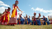 Tarian tradiosional pun ikut dipamerkan dalam acara ini. Salah satunya Tarian Kolosal Kemilau Savana (Raiyani Muharramah/dok Kemenpar)