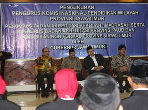 Kukuhkan Komnas Pendidikan, Soekarwo Singgung Fullday School