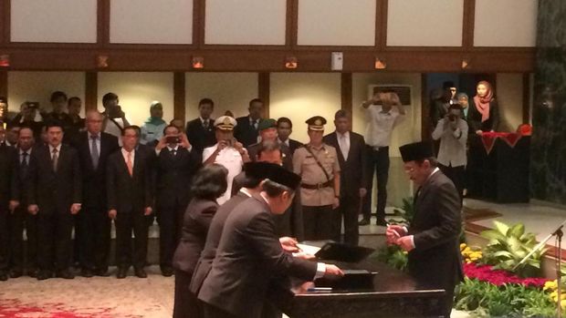 Djarot berharap jajarannya berkerja lebih keras.