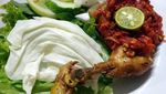 Huahh! Pedas Menyengat Ayam Penyet Berbalur Sambal
