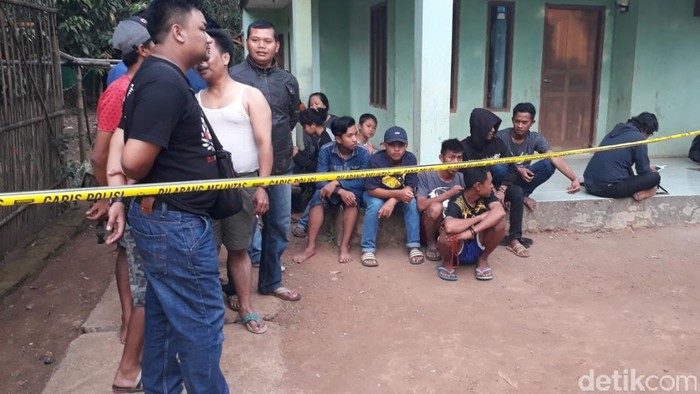 Polisi Sita Ponsel dan Dokumen dari Rumah Terduga Teroris AR