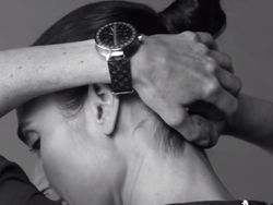 Miranda Kerr Jadi Duta Smartwatch Mewah