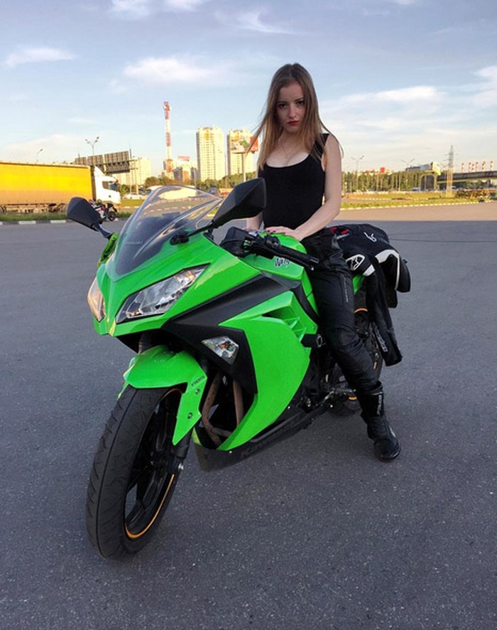 Rider Wanita Cantik Dan Seksi Dari Seluruh Dunia