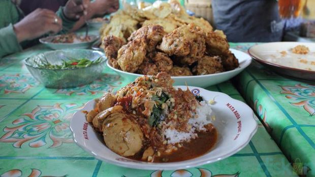 Makan Siang Mantap dengan 5 Nasi Pecel Enak di Kawasan Jakarta Selatan