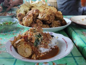 Makan Siang Mantap dengan 5 Nasi Pecel Enak di Kawasan Jakarta Selatan