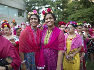 Ribuan Orang Berpakaian ala Frida Kahlo Pecahkan Rekor Dunia