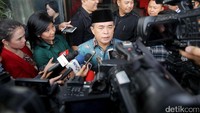 Politisi Golkar ini lalu membeberkan hasil pemeriksaannya tadi. Ia menyebut tidak ada perbedaan signifikan dari pemeriksaan sebelumnya terkait dua tersangka pertama, Irman dan Sugiharto.