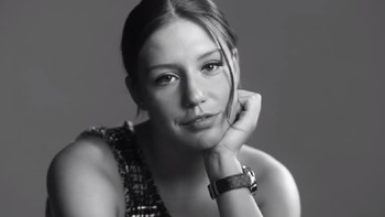 Artis asal Prancis Adele Exarchopoulos. Foto: Louis Vuitton