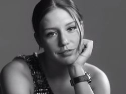 Miranda Kerr Jadi Duta Smartwatch Mewah