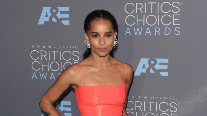 SANTA MONICA, CA - JANUARY 17: Actress Zoe Kravitz attends the 21st Annual Critics Choice Awards at Barker Hangar on January 17, 2016 in Santa Monica, California.  (Photo by Jason Merritt/Getty Images)