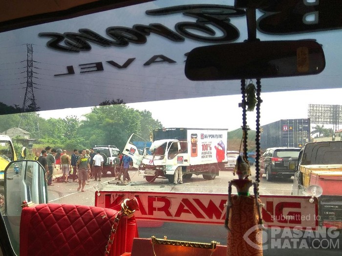 Ada Truk Melintang di Tol Bekasi Arah Jakarta, Lalin Padat