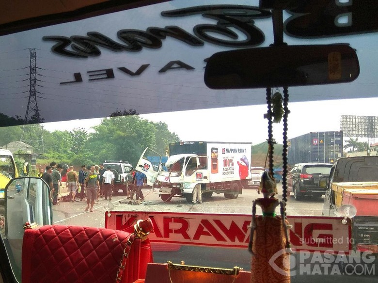 Ada Truk Melintang di Tol Bekasi Arah Jakarta, Lalin Padat Ada Truk Melintang di Tol Bekasi Arah Jakarta, Lalin Padat