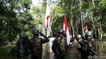 Foto: Patroli Tentara Perbatasan di Pedalaman Papua