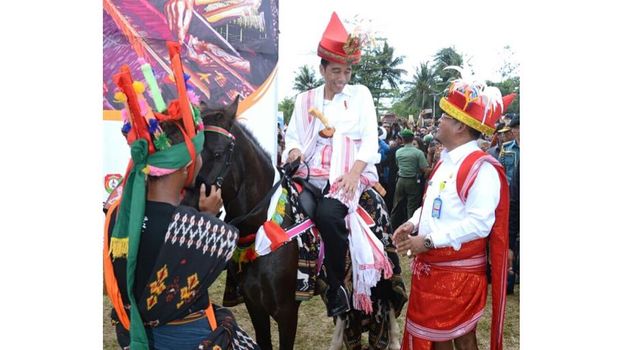 Presiden Jokowi saat menghadiri Festival 1001 Kuda Sandalwood