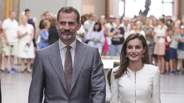 MADRID, SPAIN - JUNE 19:  King Felipe VI of Spain and Queen Letizia of Spain attend The Art of Educating (El Arte de Educar) school program at El Prado Museum on June 19, 2017 in Madrid, Spain.  (Photo by Carlos Alvarez/Getty Images)