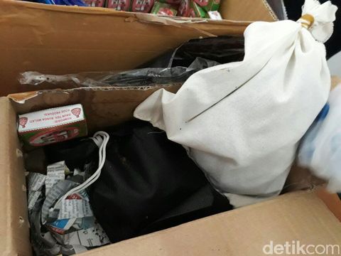 Biaawak hijau dalam bungkusan yang akan dikirim ke Prancis dari Bogor