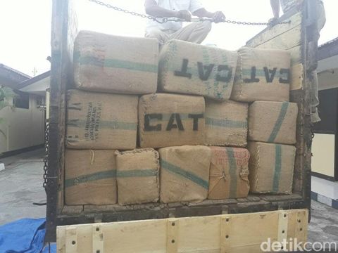Polisi Amankan Truk yang Bawa 1,7 Ton Ganja di Aceh