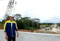 Jokowi di Tol Balikpapan-Samarinda