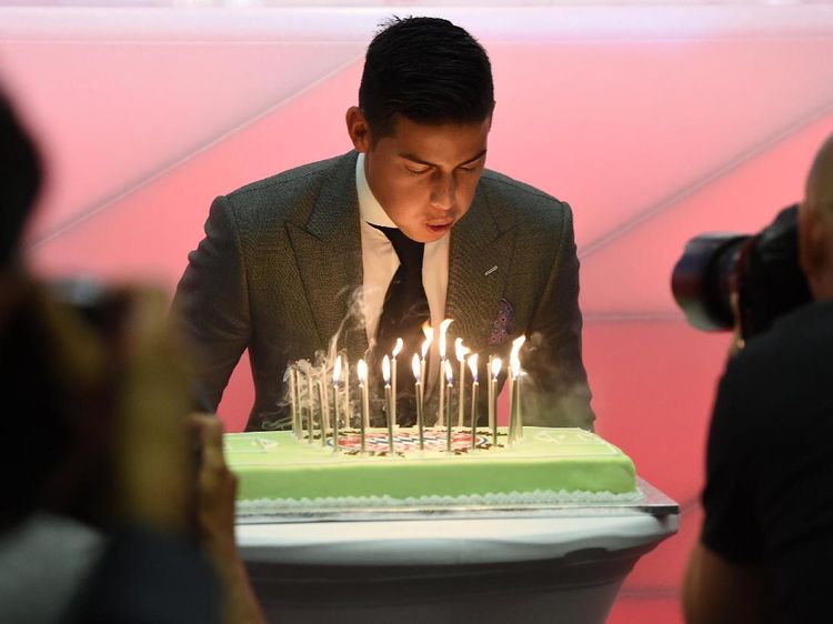Tiup Lilin James Rodriguez di Hari Ultah nan Indah