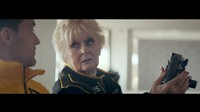Setelah mendapat bekal dari pebalap Inggris Jolyon Palmer, Rosemary pun menunjukkan kepiawannya dalam menyetir mobil itu. Bertempat di Sirkuit Paul Richard. Foto: Youtube