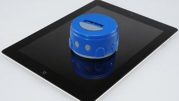 Robot pembersih layar. Seluas apa bentangan layar kamu hingga membutuhkan sebuah robot untuk membersihkannya? Foto: internet