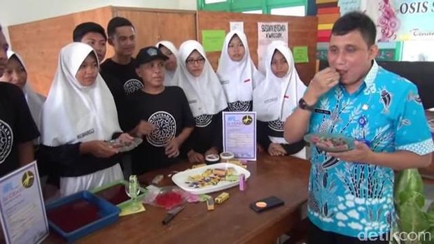 Permen ceker ayam inovasi pelajar Lamongan/