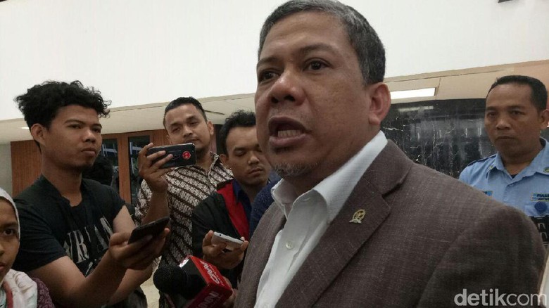 Setya Novanto Jadi Tersangka, Fahri Hamzah: Untuk Menghibur Publik Setya Novanto Jadi Tersangka, Fahri Hamzah: Untuk Menghibur Publik