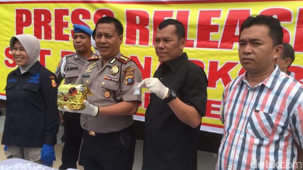 Polisi menangkap pengedar narkoba di Medan, Sumut.