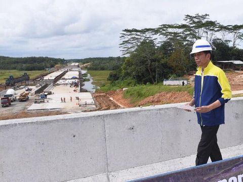 Jaket baru Jokowi.
