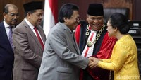 Ucapan selamat juga diberikan oleh Ketua DPD Oesman Sapta Odang dan Wakil Ketua DPR Fahri Hamzah.
