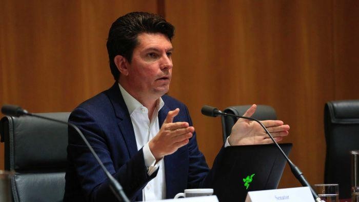 Berkewarganegaraan Ganda, Senator Australia Mundur