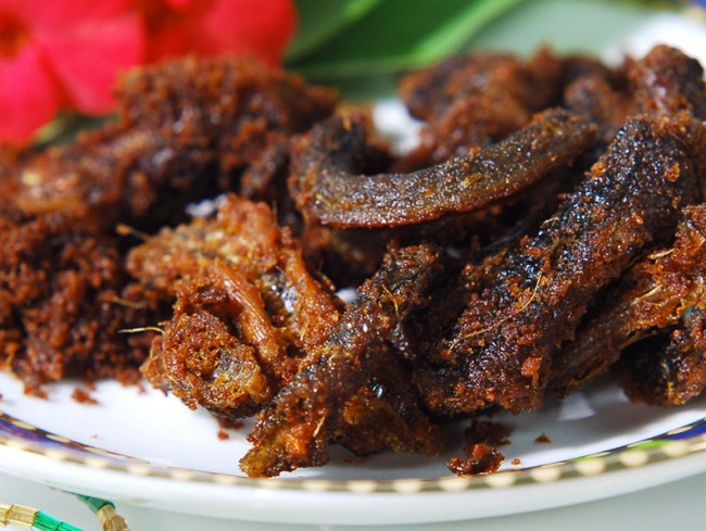 Selain Daging, Ada Rendang Unik dengan Bahan Daun Kayu hingga Ketan Hitam