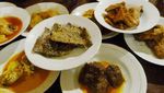 Jadi Makanan Terenak Sedunia, Intip Deretan Rendang di Rumah Makan Minang Ini